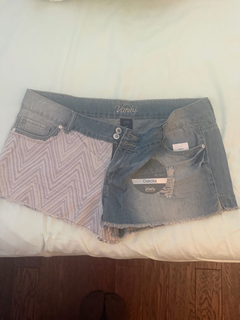 Vanity Dakota , women’s ,Two-Tone Denim-Jean shorts - Light Blue & White 32, NWT